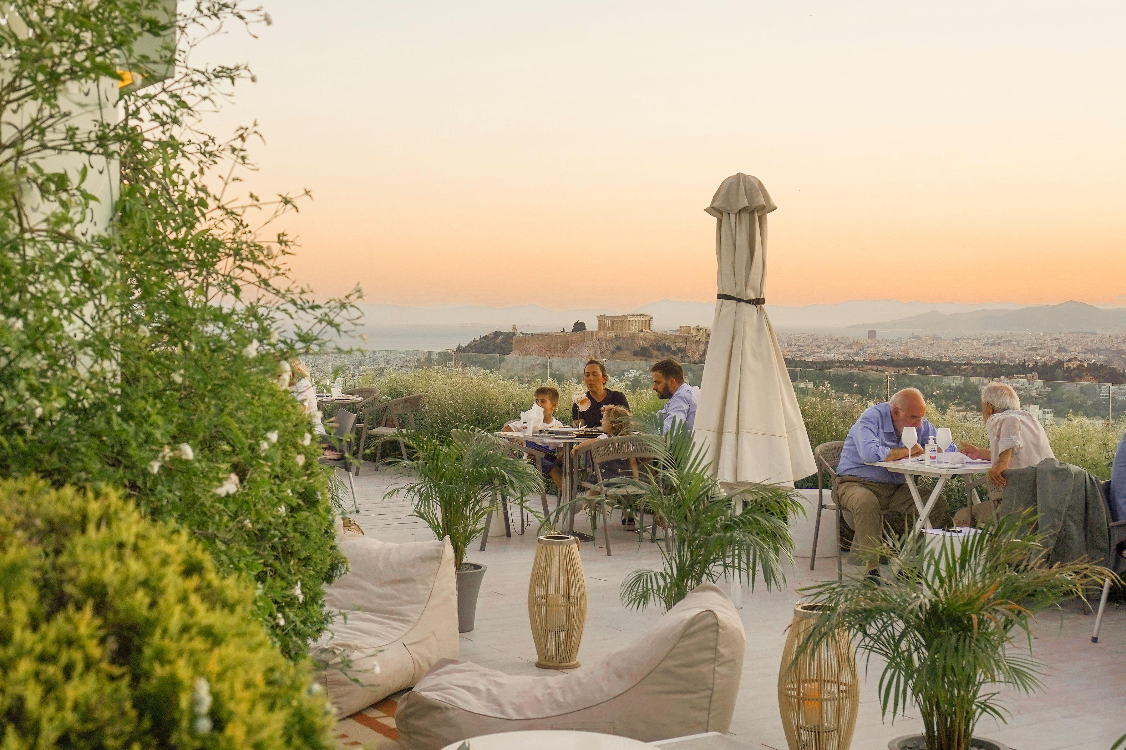 圣乔治利卡维多斯酒店 雅典 外观 照片 Rooftop bar at the Hotel Grande Bretagne